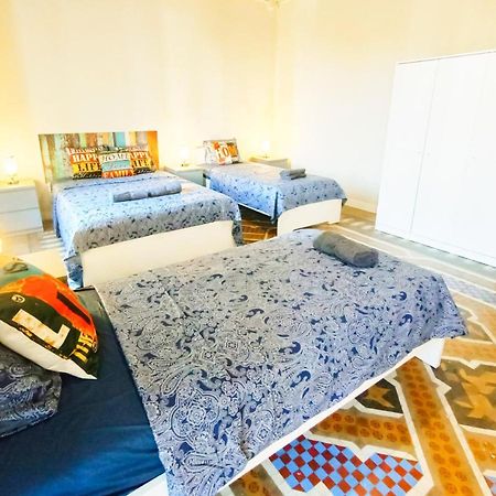 By Plaza Catalunya Rooms Barcelona Bagian luar foto