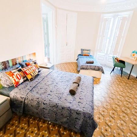 By Plaza Catalunya Rooms Barcelona Bagian luar foto