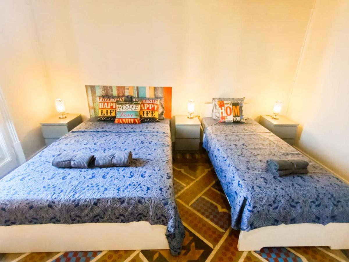By Plaza Catalunya Rooms Barcelona Bagian luar foto