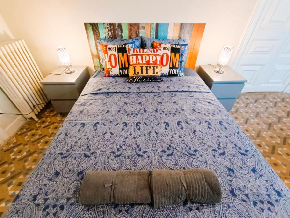By Plaza Catalunya Rooms Barcelona Bagian luar foto