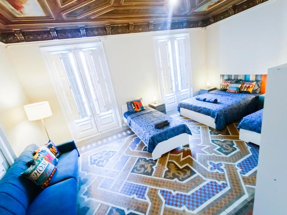 By Plaza Catalunya Rooms Barcelona Bagian luar foto