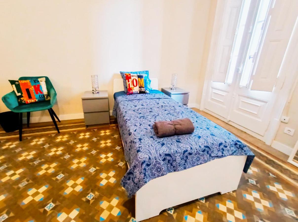 By Plaza Catalunya Rooms Barcelona Bagian luar foto