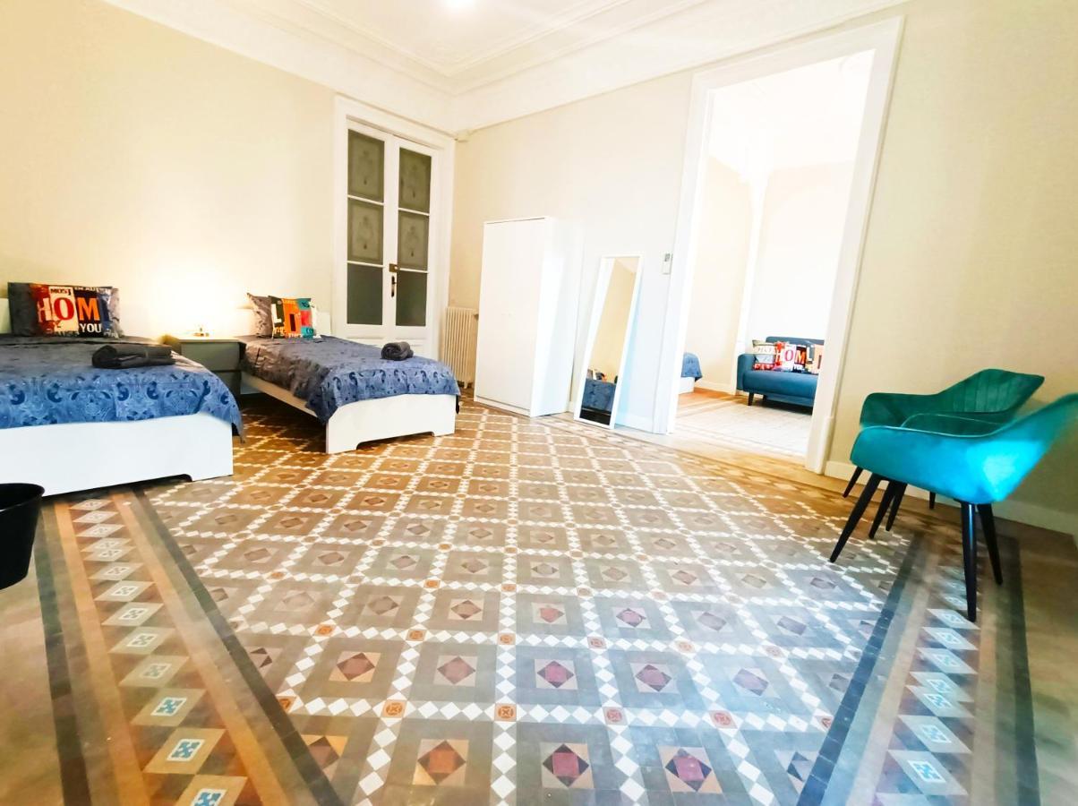 By Plaza Catalunya Rooms Barcelona Bagian luar foto
