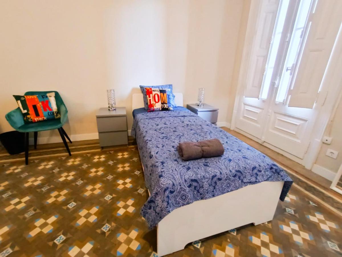 By Plaza Catalunya Rooms Barcelona Bagian luar foto