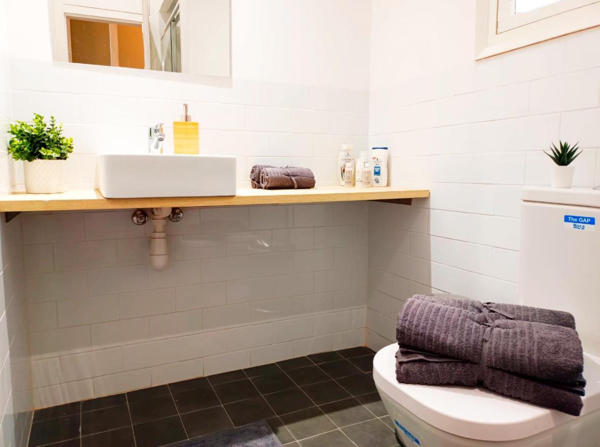 By Plaza Catalunya Rooms Barcelona Bagian luar foto
